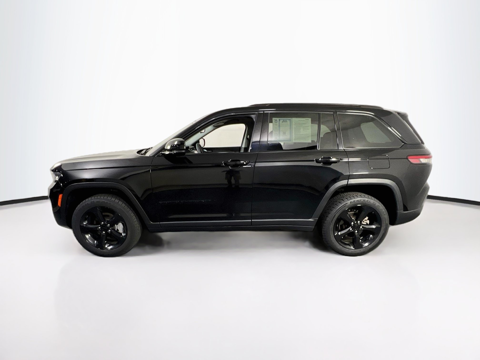 Used 2023 Jeep Grand Cherokee Limited w/ Black Appearance Package AWD/4WD image 8