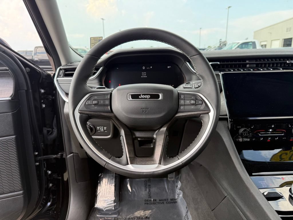 Used 2023 Jeep Grand Cherokee L Limited AWD/4WD image 15