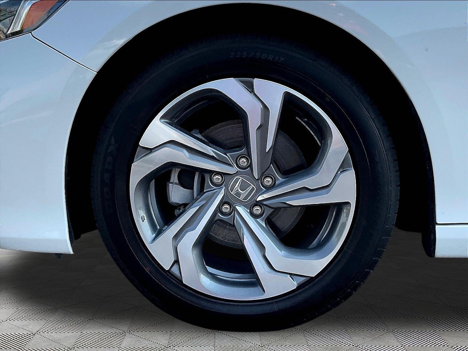 Used 2018 Honda Accord EX-L image 34
