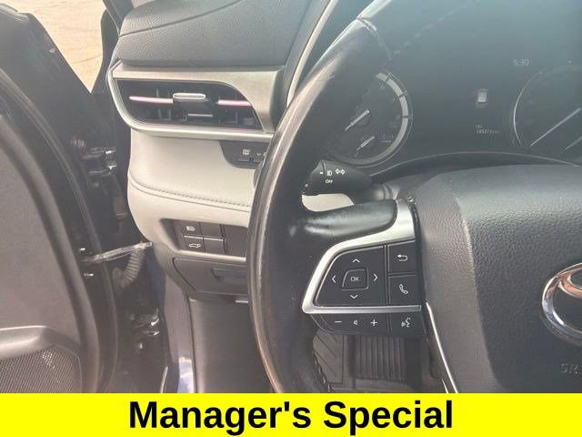 Used 2020 Toyota Highlander XLE AWD/4WD image 16