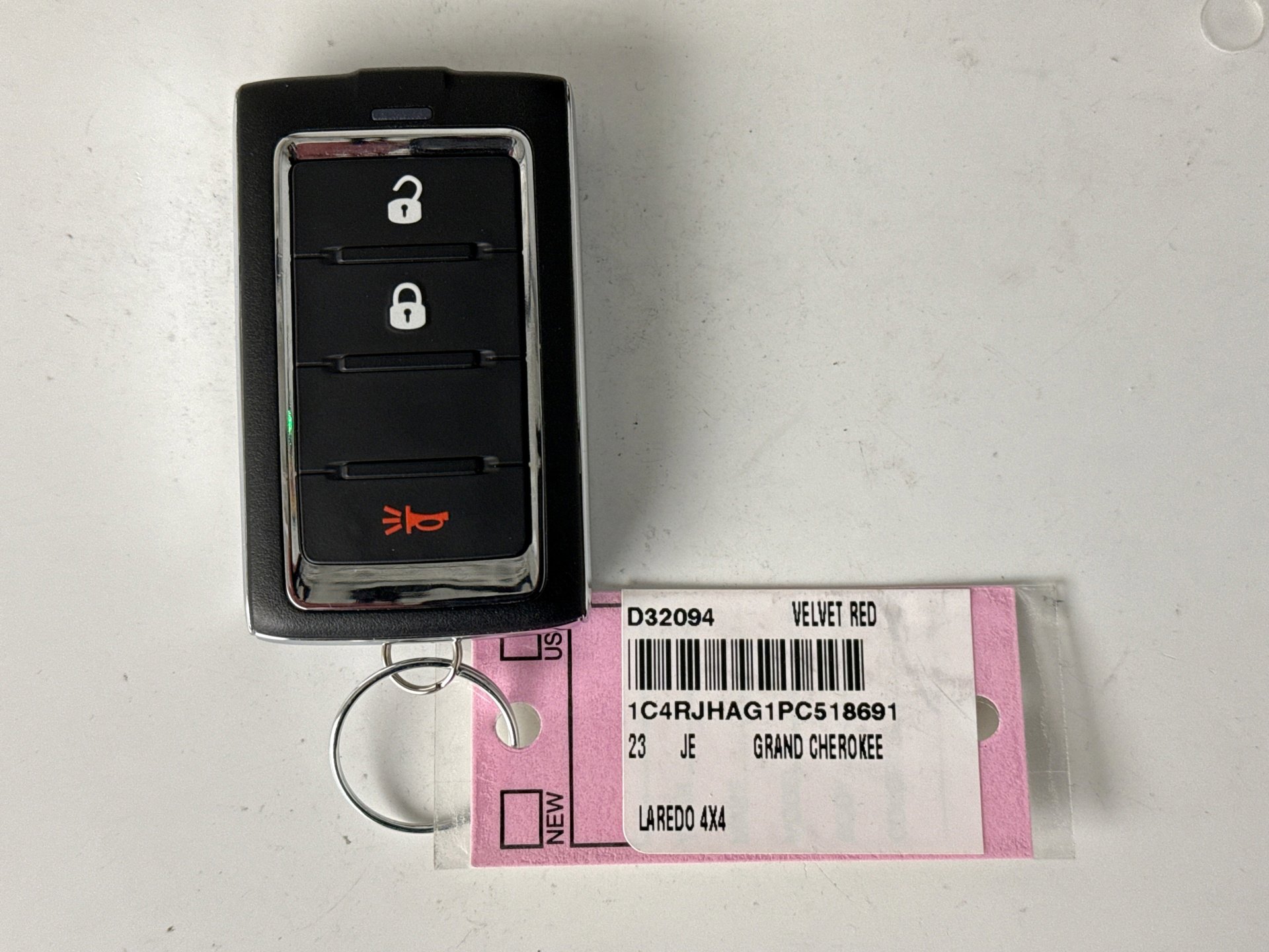 Used 2023 Jeep Grand Cherokee Laredo image 19