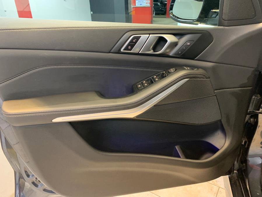 Used 2022 BMW X5 xDrive40i w/ M Sport Package image 12