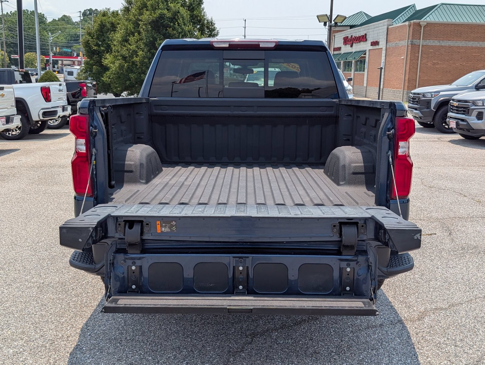 Used 2021 Chevrolet Silverado 1500 RST w/ Convenience Package II AWD/4WD image 15