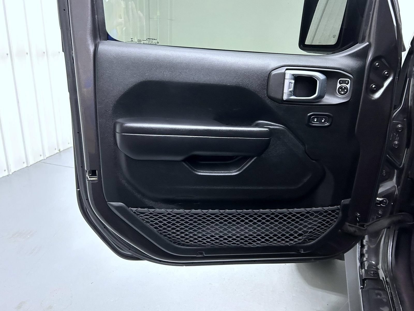 Used 2020 Jeep Wrangler Sport AWD/4WD image 9