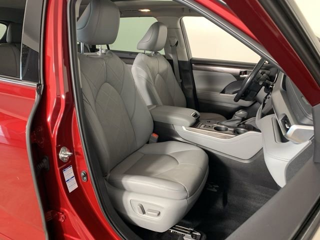 Used 2021 Toyota Highlander Platinum image 44