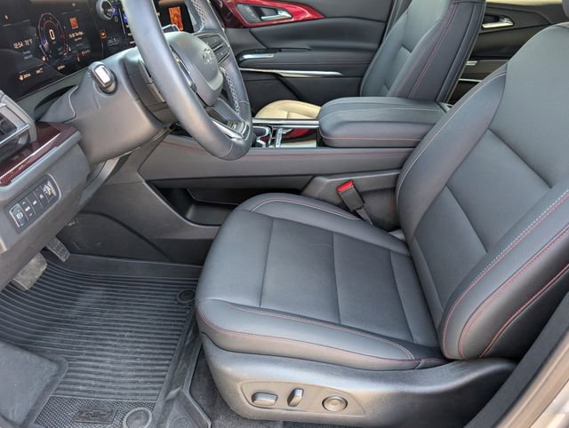 Used 2025 Chevrolet Traverse Z71 image 15