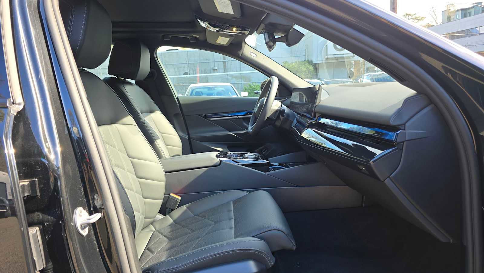 Used 2025 BMW i5 xDrive40 w/ M Sport Package image 10