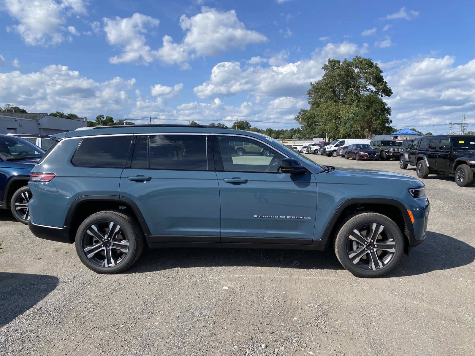 New 2027 Jeep Grand Cherokee L Limited AWD/4WD image 2