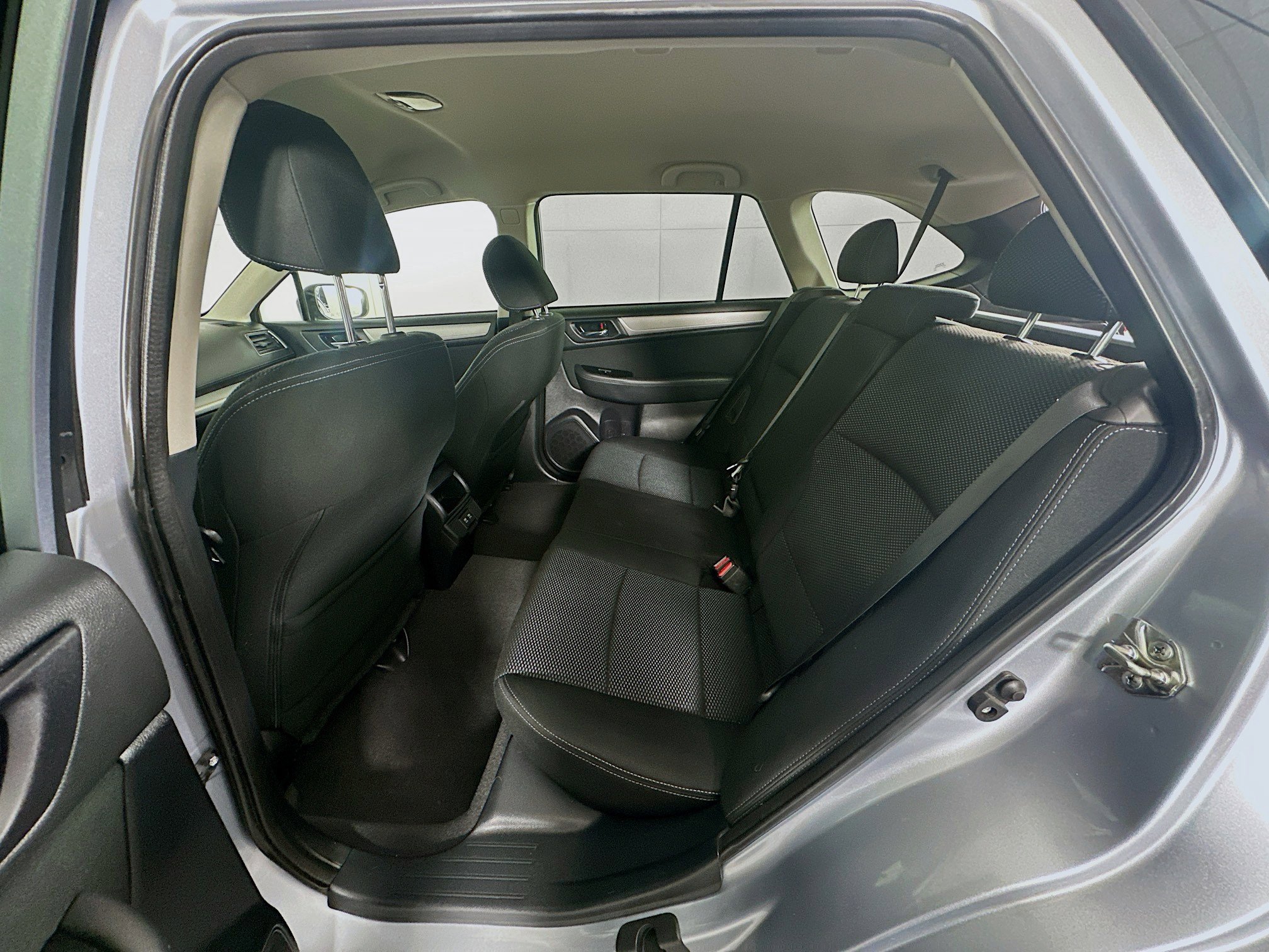 Used 2019 Subaru Outback 2.5i Premium image 25