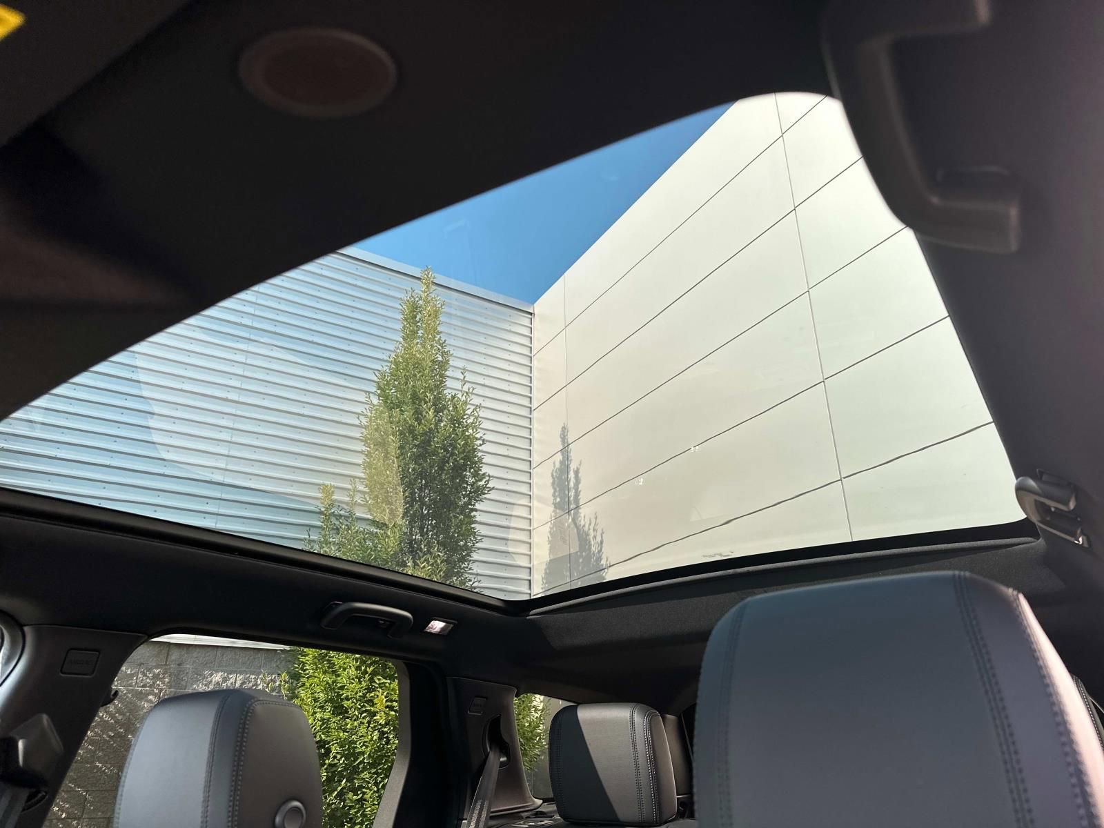 New 2025 Land Rover Discovery Sport Dynamic SE image 18