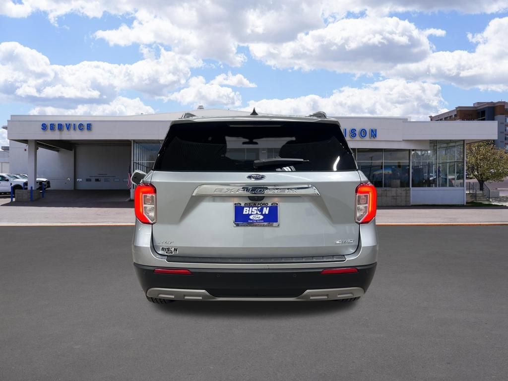 Used 2022 Ford Explorer XLT w/ Equipment Group 202A image 4