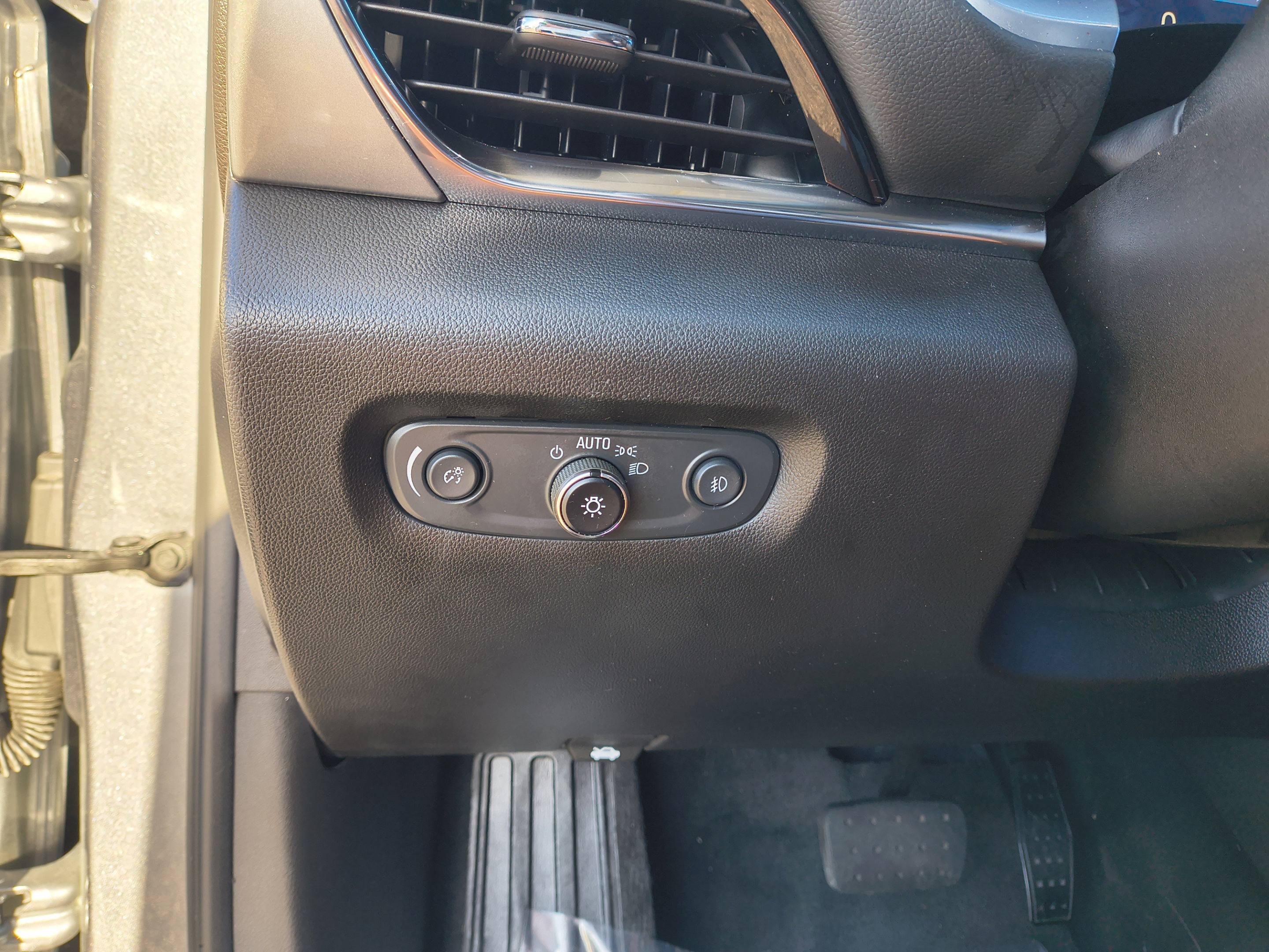 Used 2021 Chevrolet Traverse LT FWD image 27