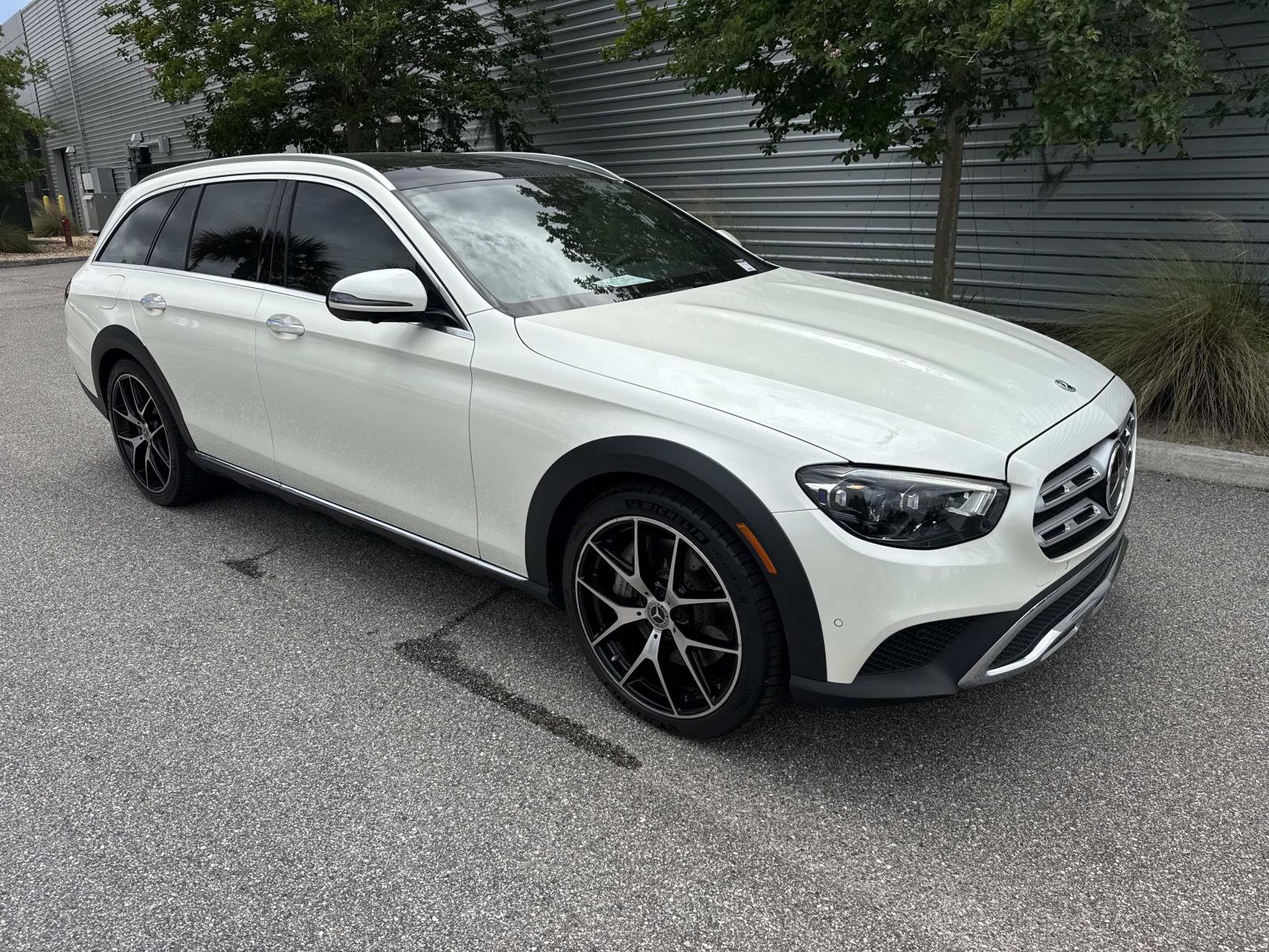 Used 2021 Mercedes-Benz E 450 4MATIC All-Terrain Wagon image 4