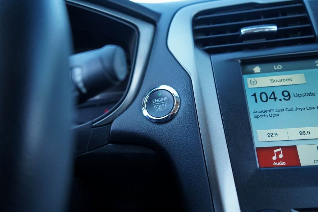 Used 2018 Ford Fusion SE w/ Fusion SE Technology Package image 13