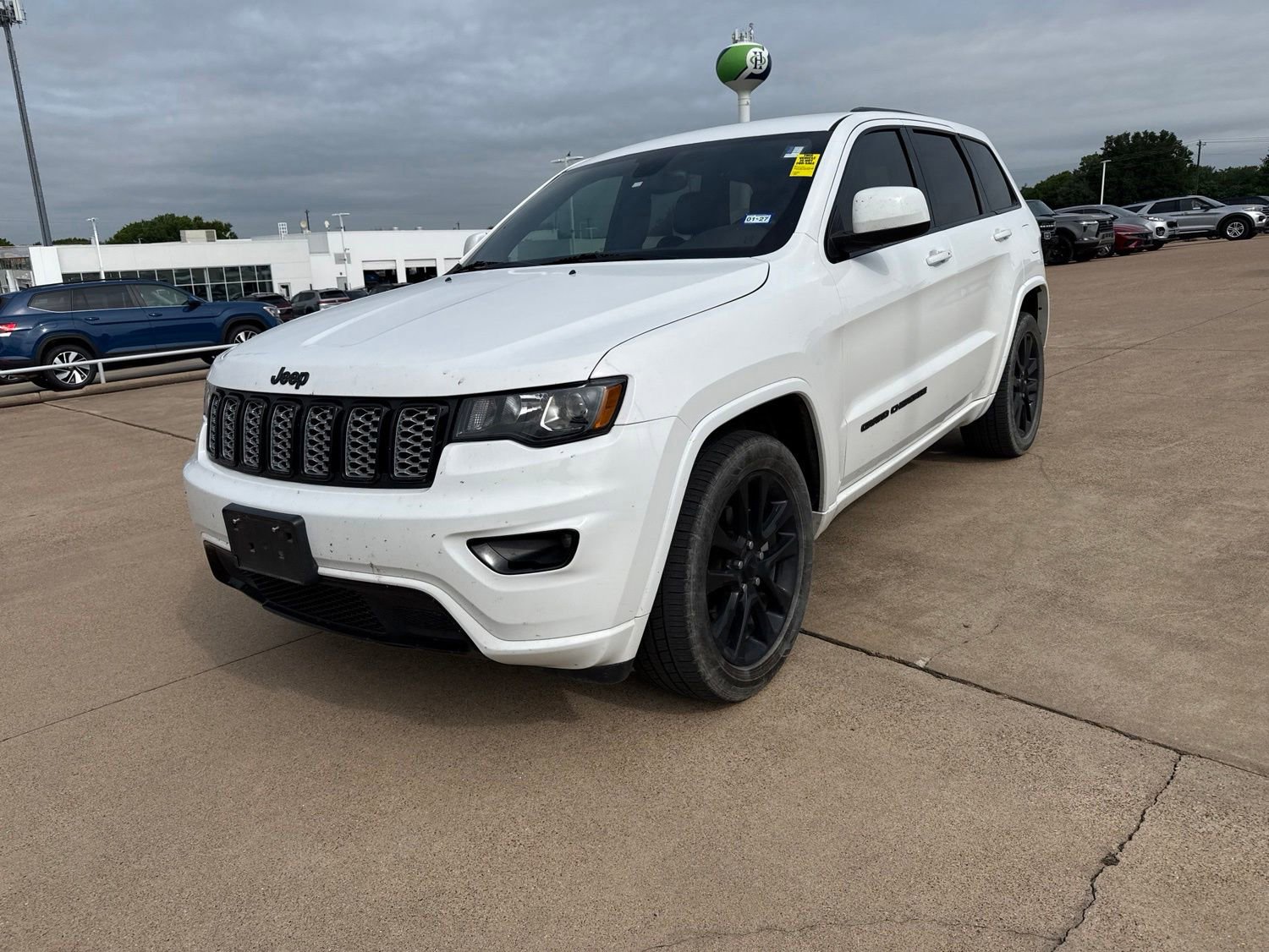 Used 2018 Jeep Grand Cherokee Altitude RWD image 3