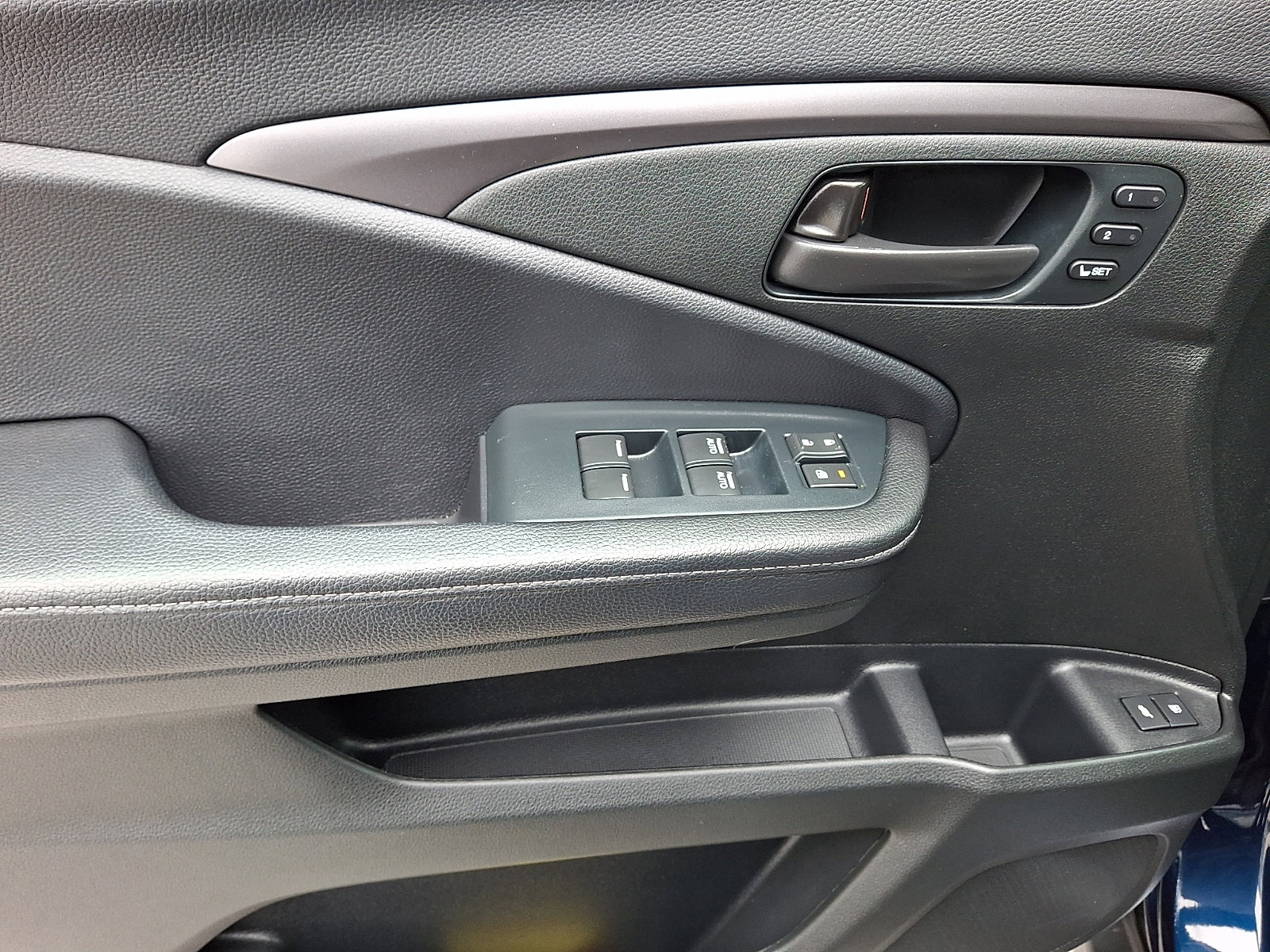 Used 2023 Honda Passport EX-L image 12