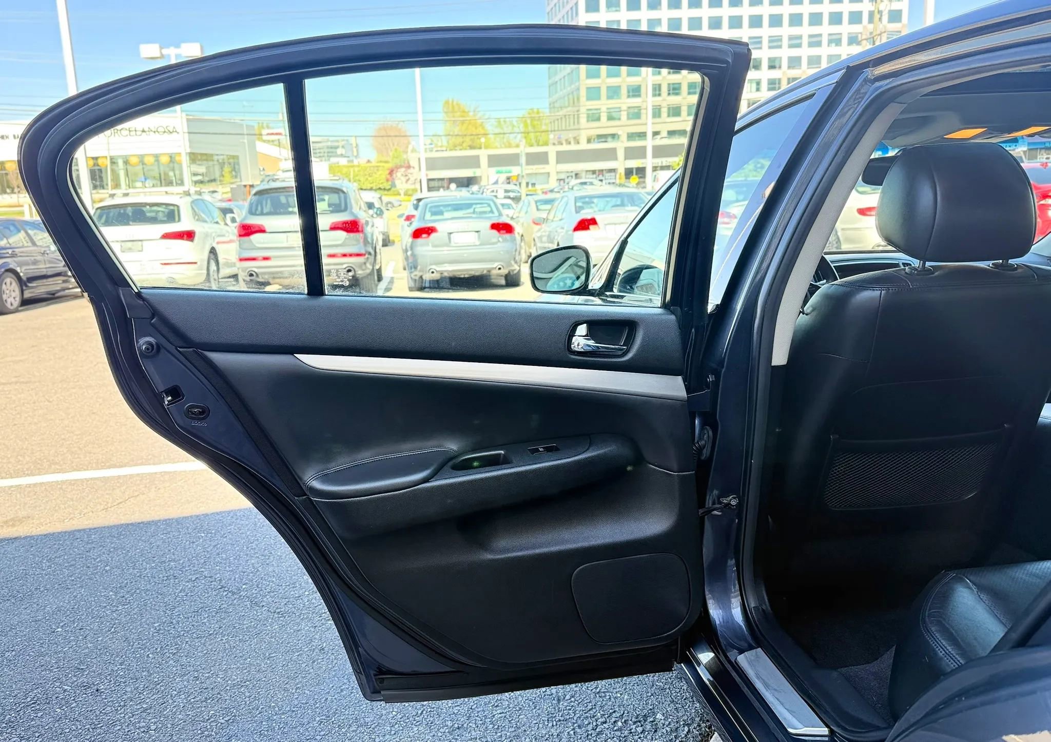 Used 2011 INFINITI G37 x Sedan w/ Premium Pkg image 27