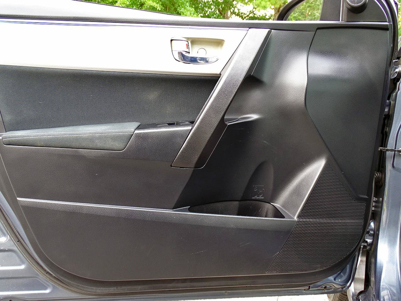Used 2014 Toyota Corolla LE FWD image 28