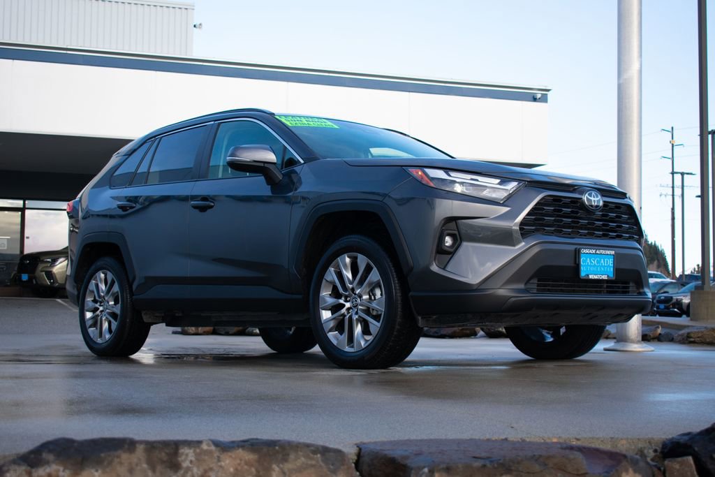 Used 2025 Toyota RAV4 XLE Premium image 5