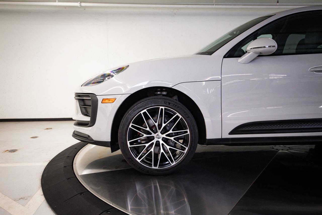 Certified 2023 Porsche Macan AWD/4WD image 11