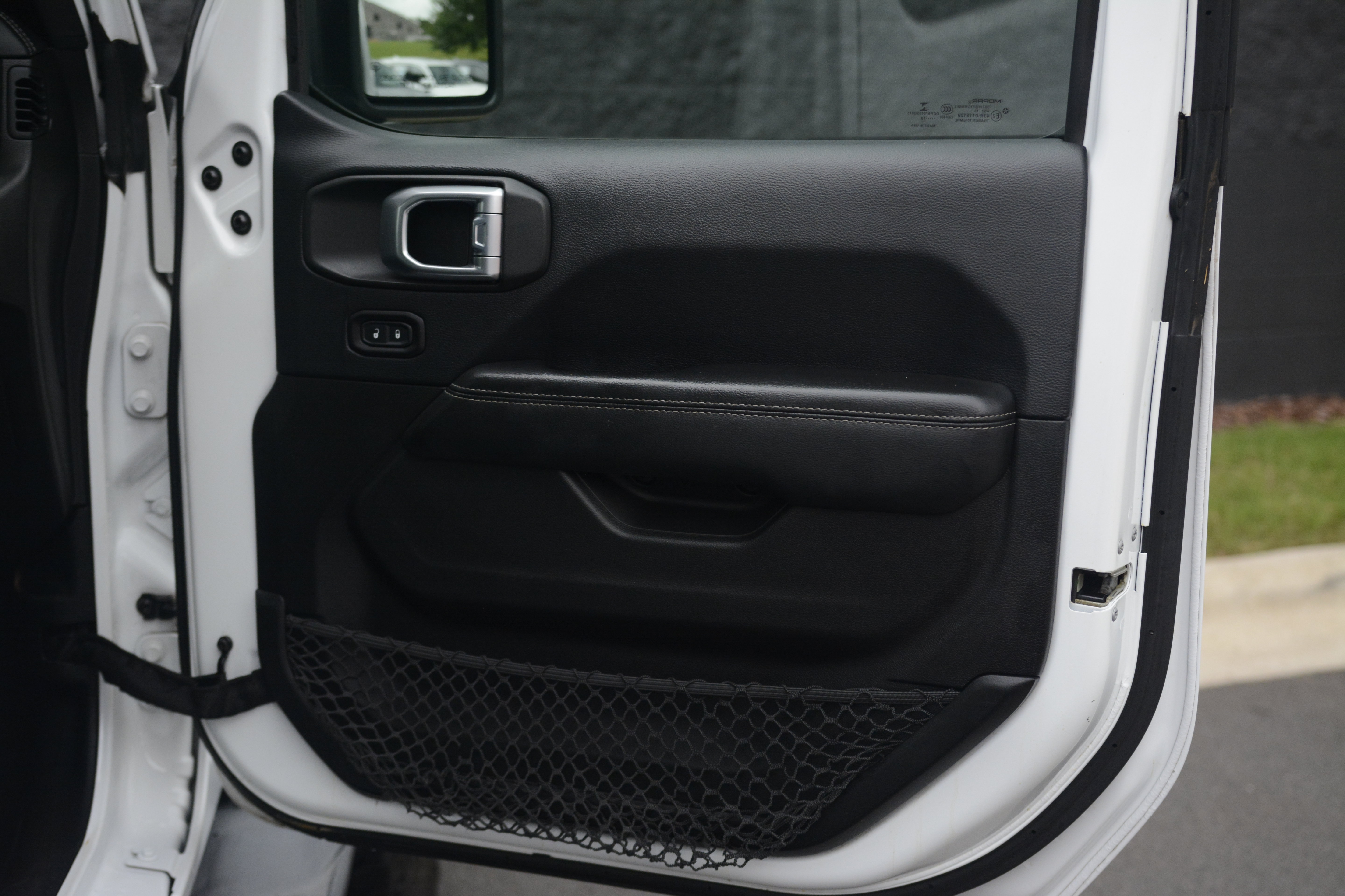 Used 2018 Jeep Wrangler Unlimited Sahara AWD/4WD image 25