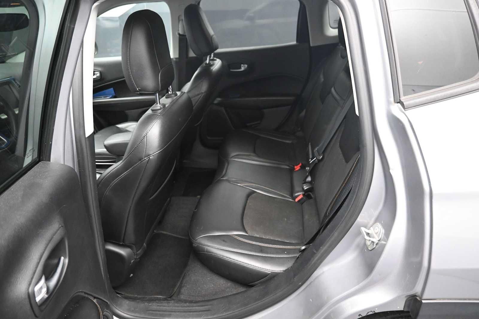 Used 2018 Jeep Compass Latitude w/ Popular Equipment Group AWD/4WD image 28