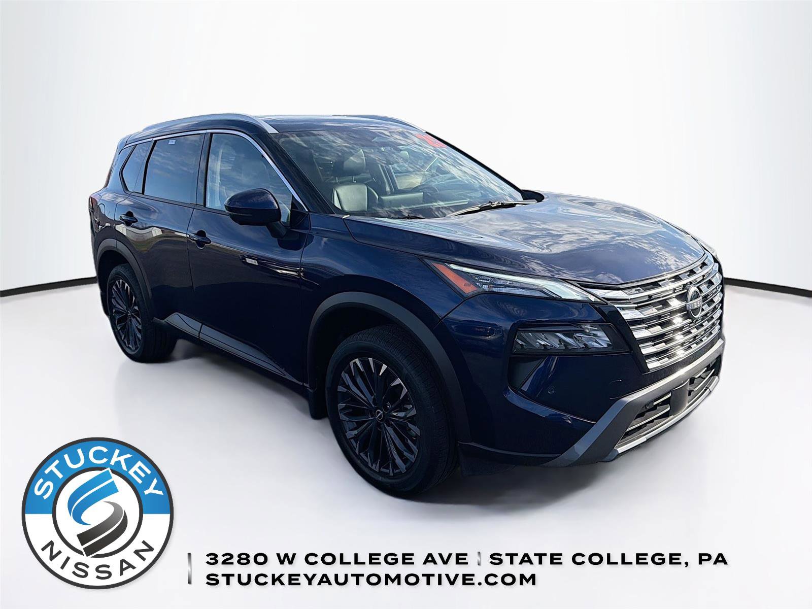 Used 2025 Nissan Rogue SL w/ Tech Package image 1