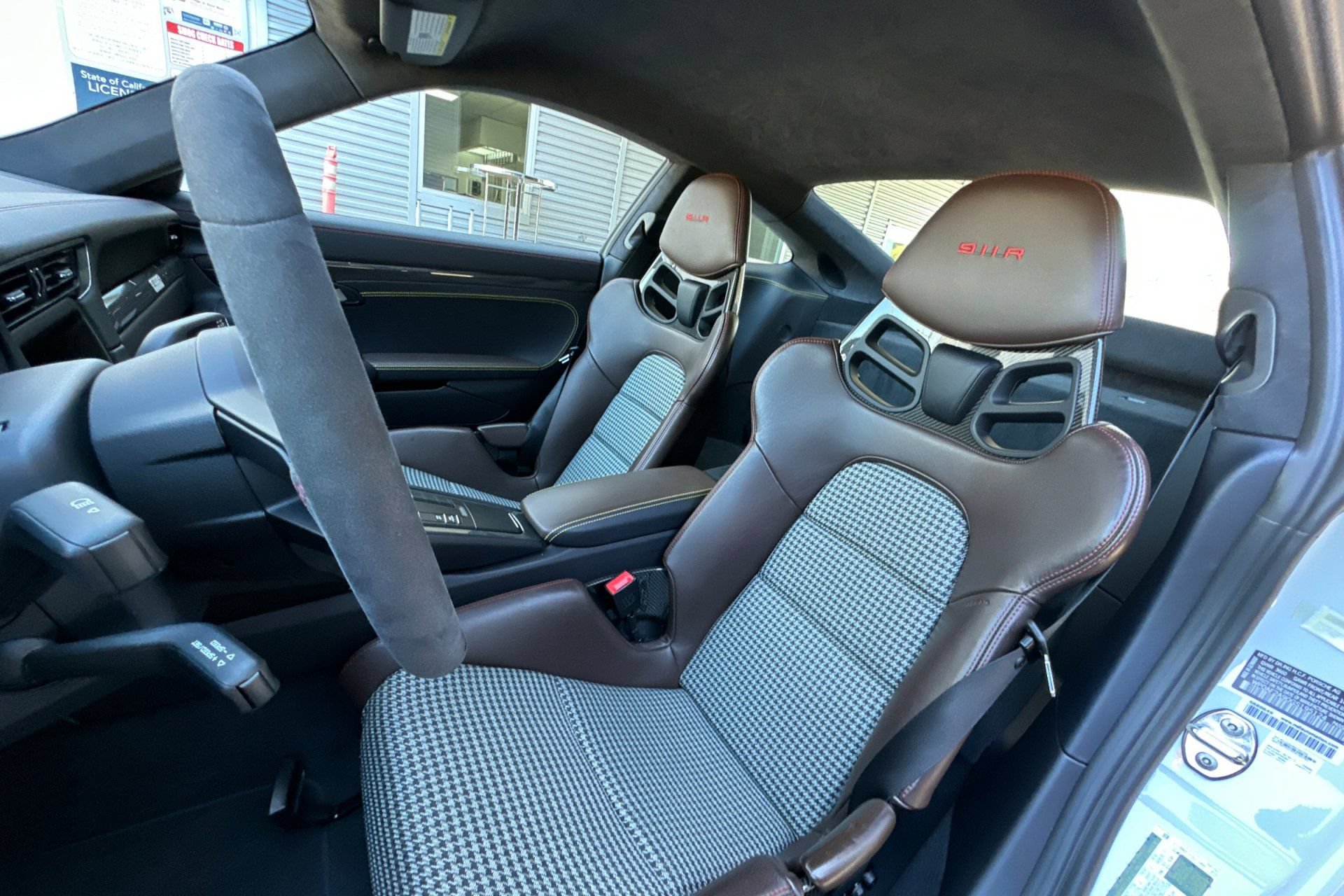 Certified 2016 Porsche 911 R RWD image 5