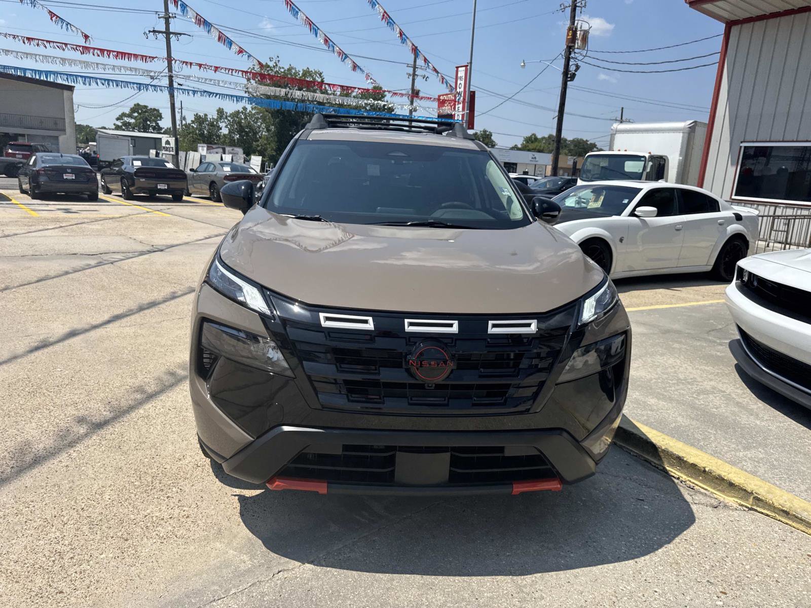 Used 2025 Nissan Rogue SV AWD/4WD image 2