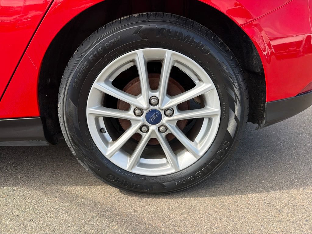 Used 2015 Ford Focus SE FWD image 28