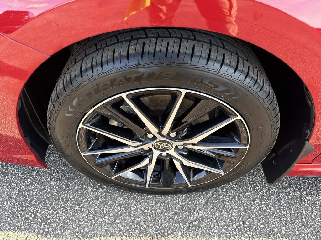 Used 2024 Toyota Camry SE image 10