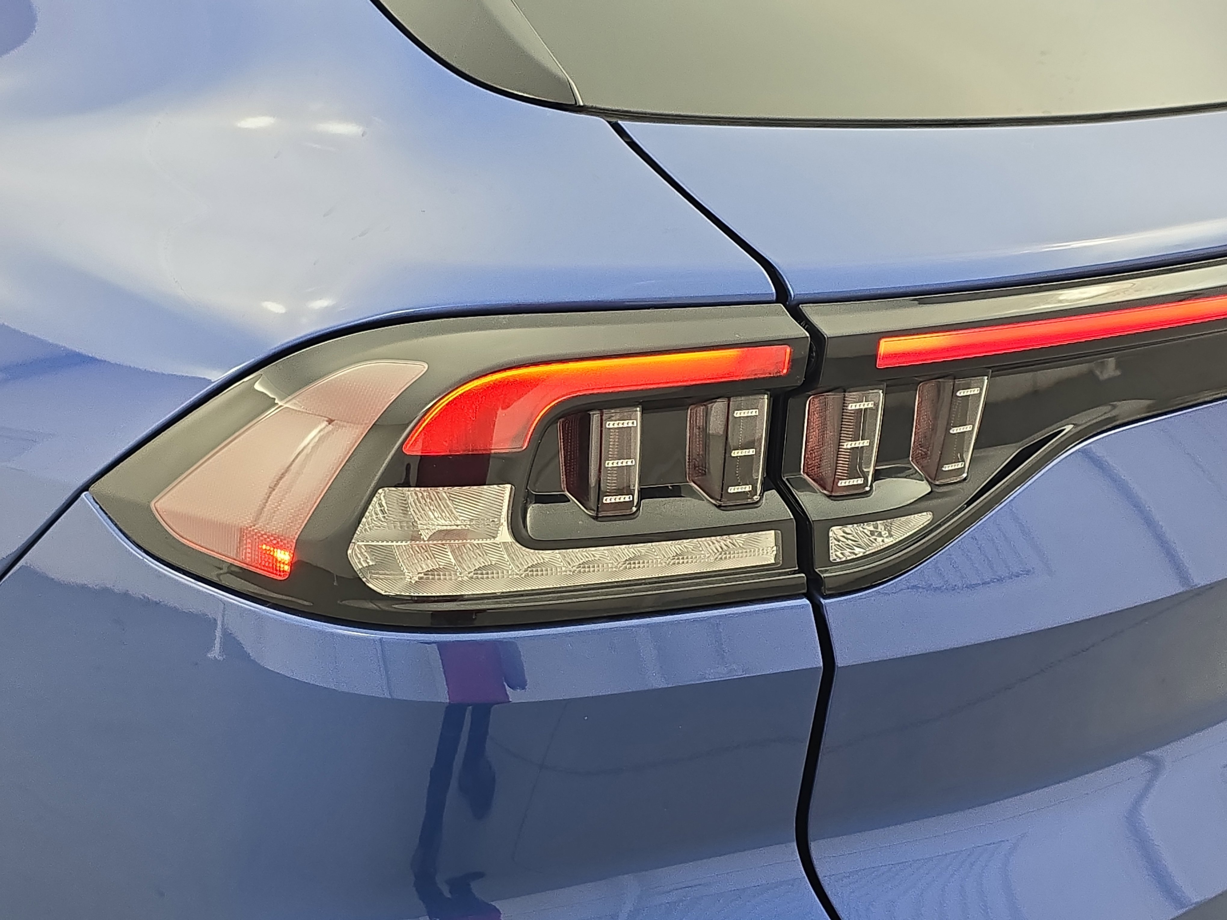 New 2025 VinFast VF 8 Plus image 30