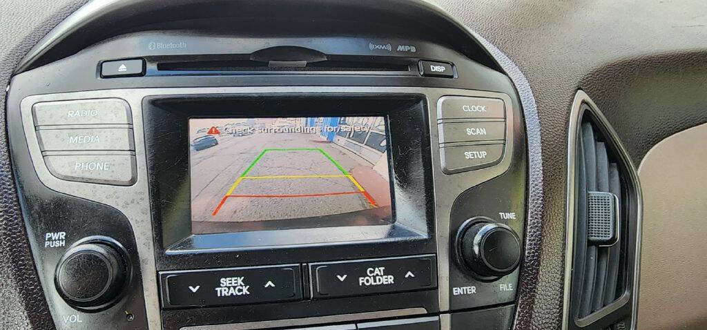 Used 2015 Hyundai Tucson SE AWD/4WD image 16