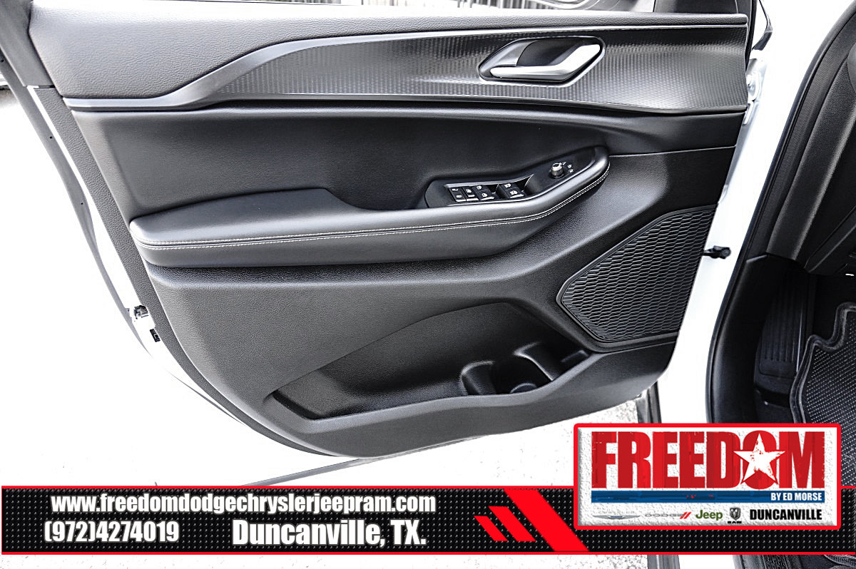 Certified 2025 Jeep Grand Cherokee L Laredo RWD image 39