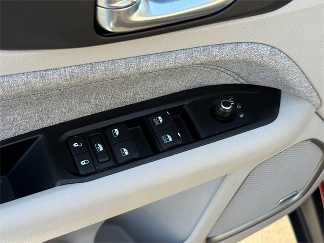 Used 2022 Jeep Compass Latitude w/ Sun and Sound Group image 16