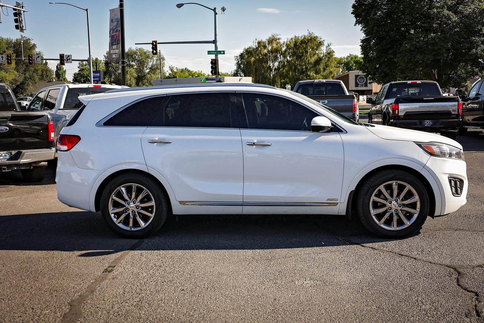 Used 2017 Kia Sorento SX image 3