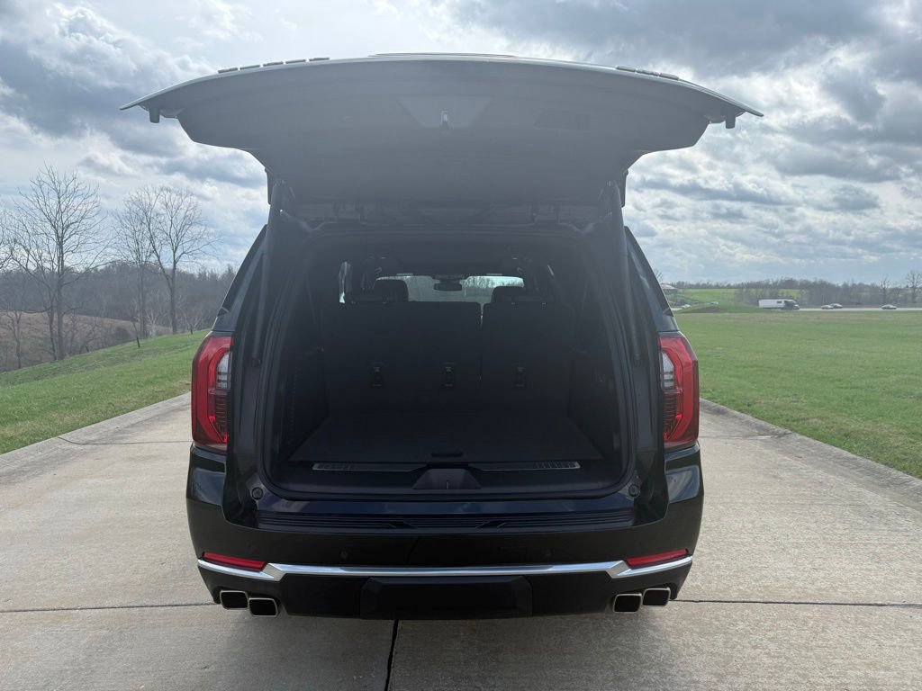 Used 2025 GMC Yukon XL Denali w/ Sun & Power Step Package image 5