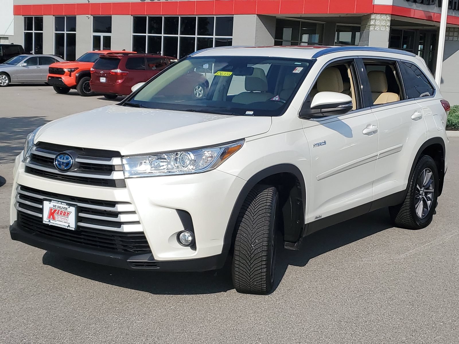 Used 2019 Toyota Highlander XLE AWD/4WD image 2