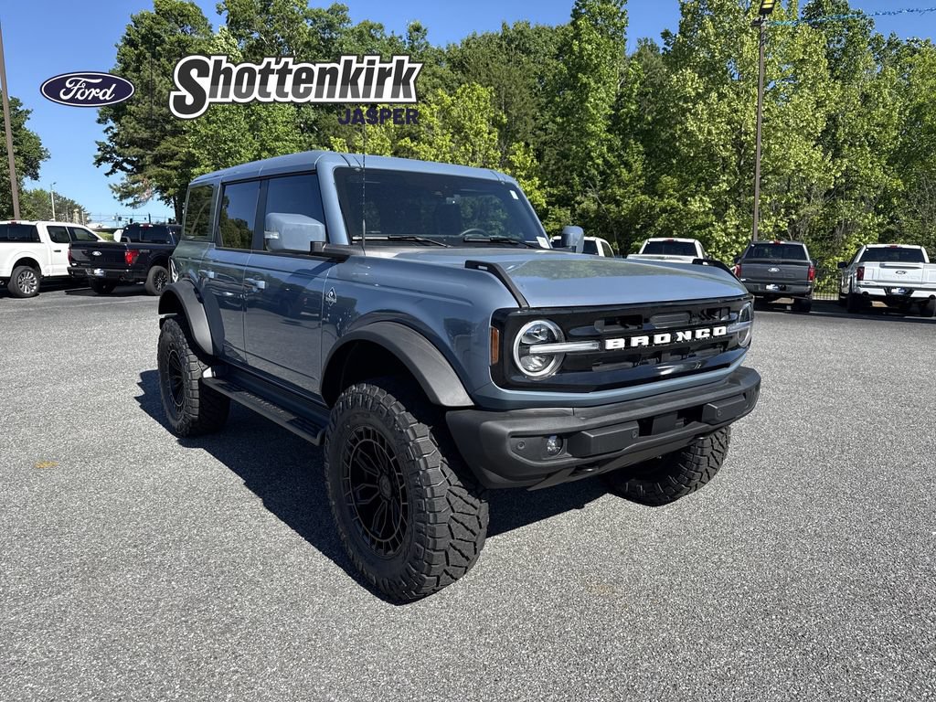 New 2025 Ford Bronco Outer Banks w/ Sasquatch Package