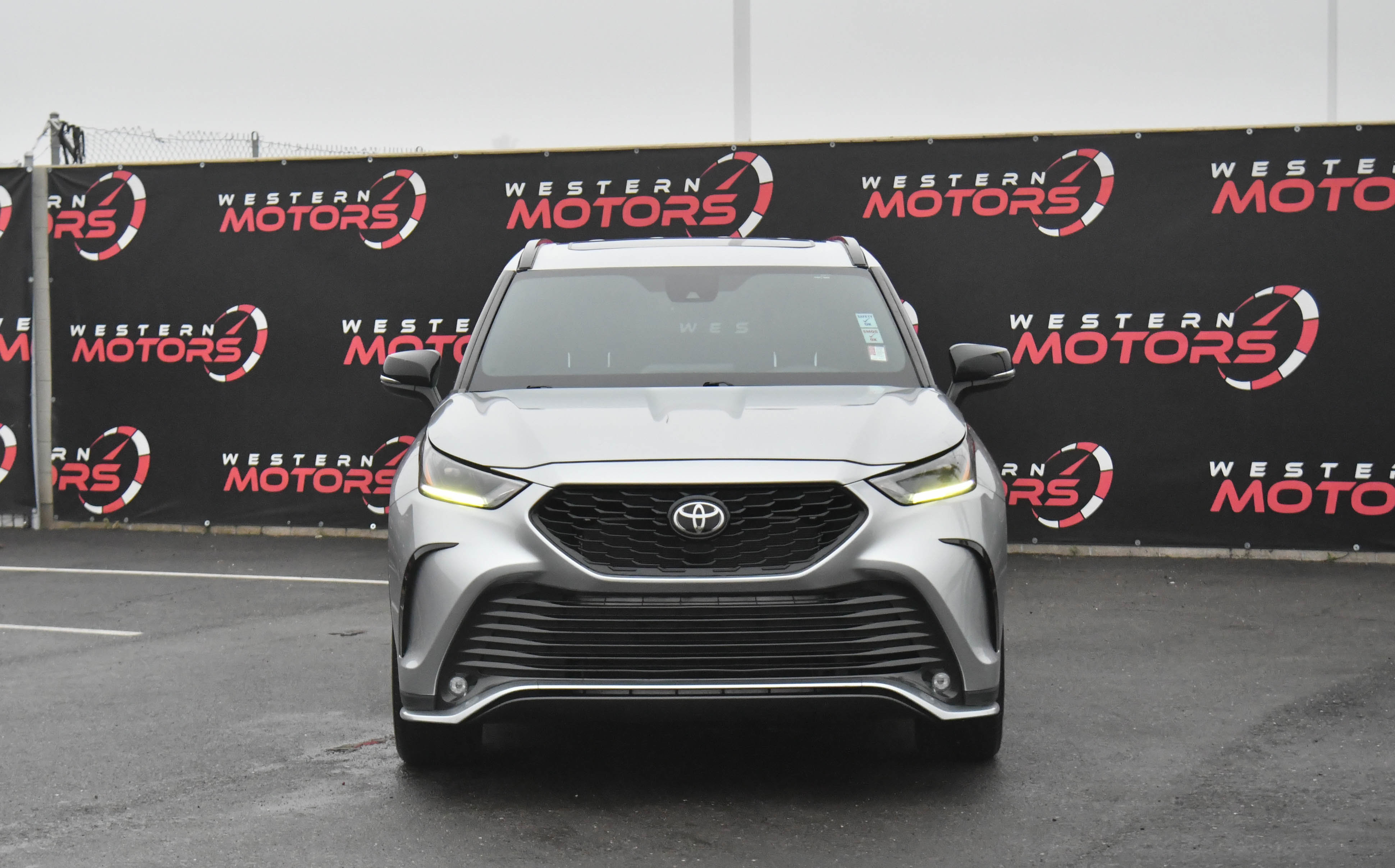 Used 2022 Toyota Highlander XSE image 2