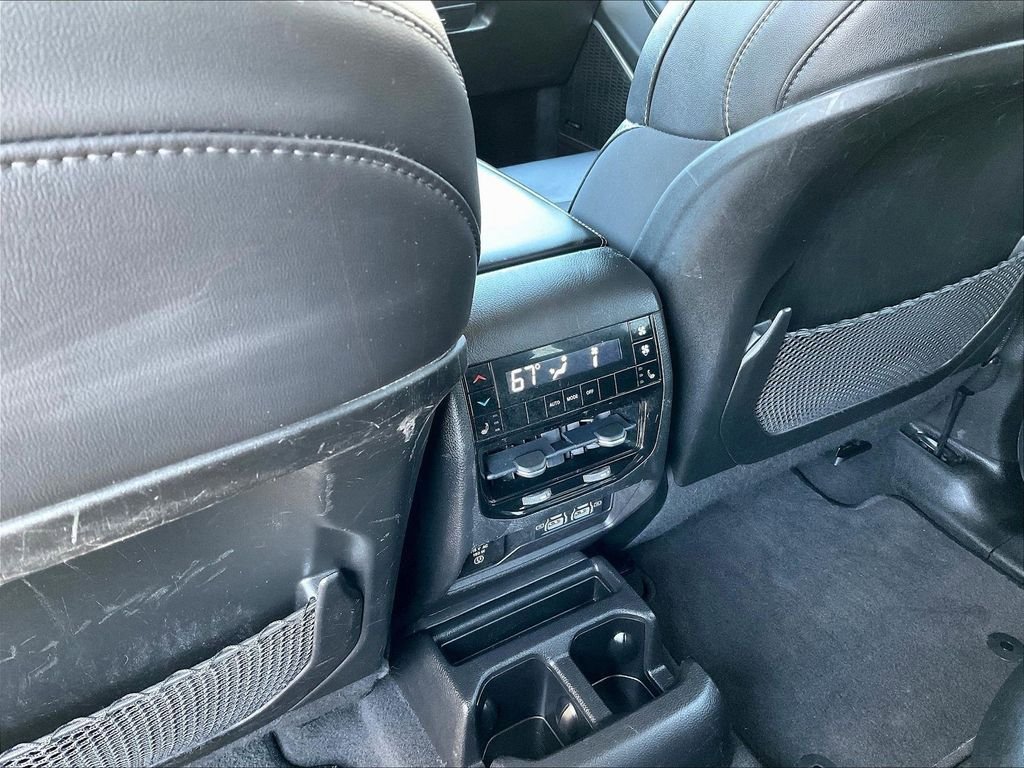 Used 2022 Jeep Grand Cherokee L Limited w/ Black Appearance Package AWD/4WD image 29