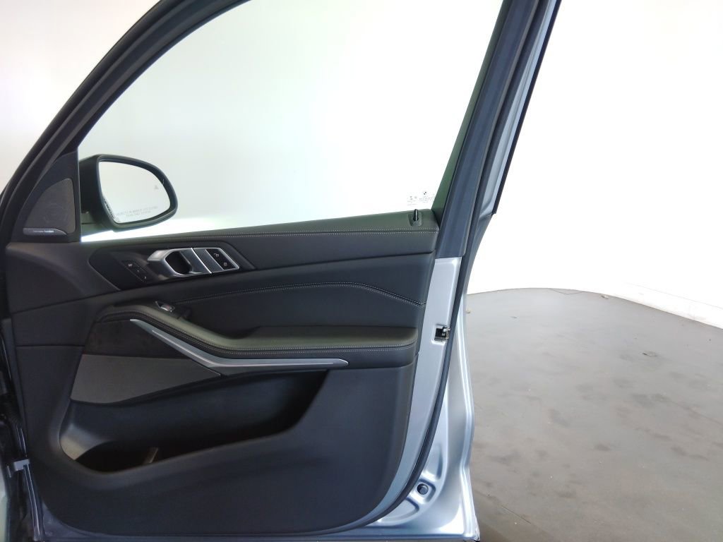Used 2023 BMW X7 xDrive40i w/ Premium Package image 50