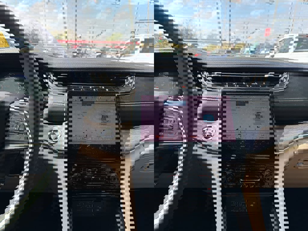 Used 2024 Jeep Grand Cherokee L Limited w/ Black Appearance Package image 5