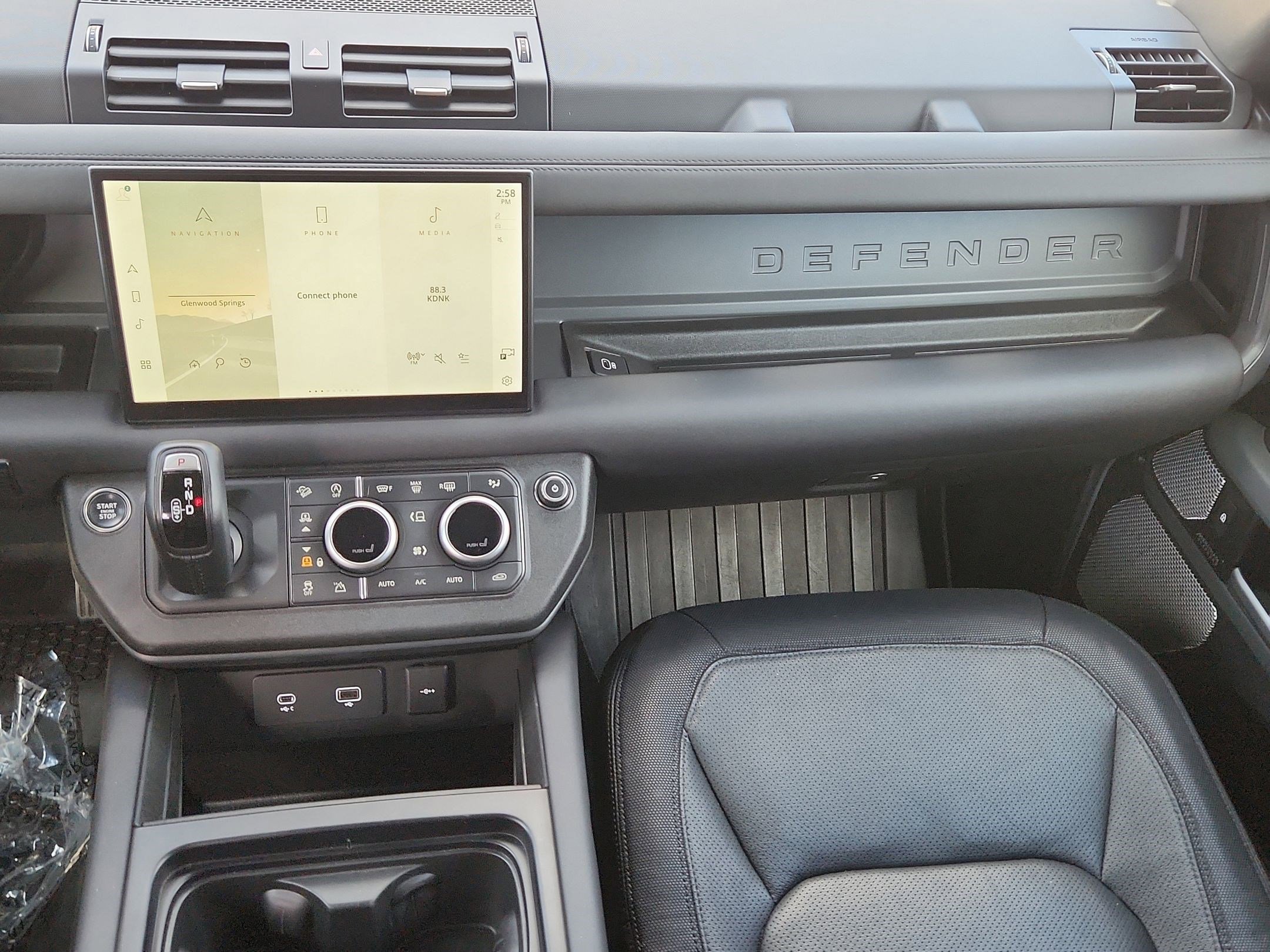 Certified 2024 Land Rover Defender 130 X-Dynamic SE image 22