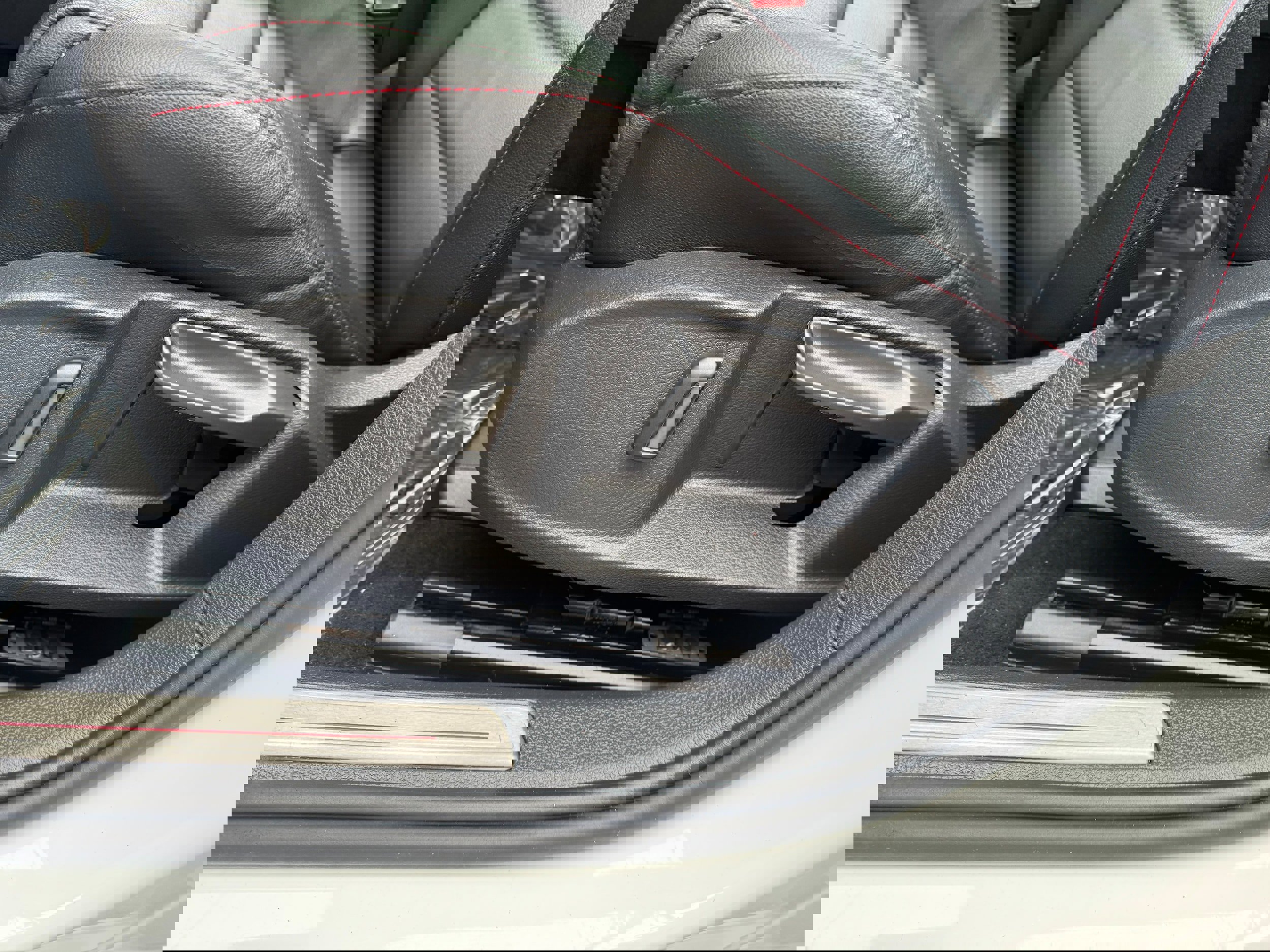Used 2017 Volkswagen GTI SE image 6