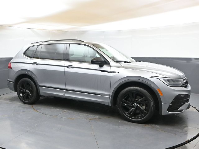 Used 2024 Volkswagen Tiguan SE R-Line AWD/4WD image 7
