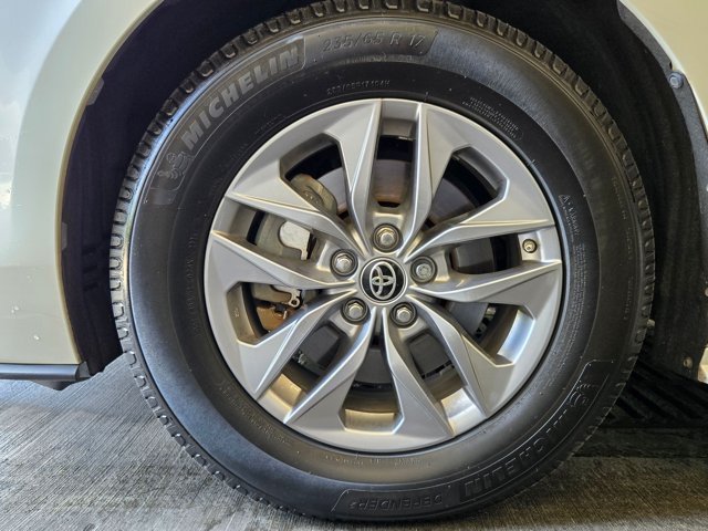Used 2021 Toyota Sienna XLE FWD image 24