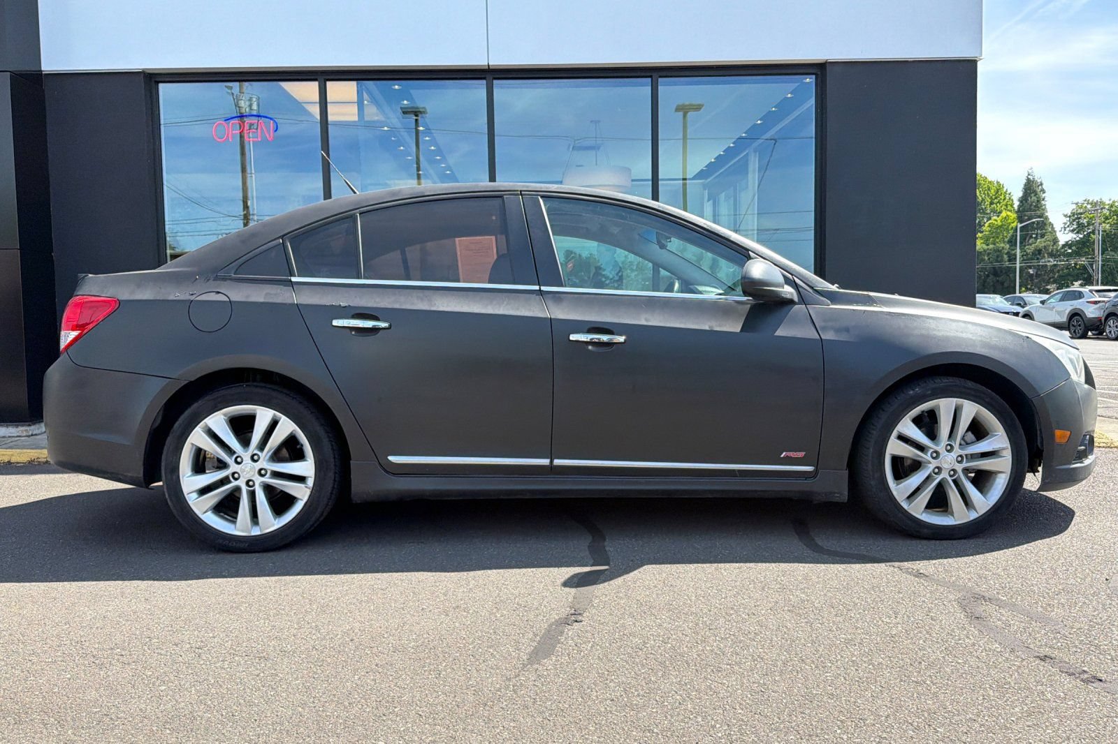 Used 2014 Chevrolet Cruze LTZ w/ Enhanced Safety Package FWD image 3