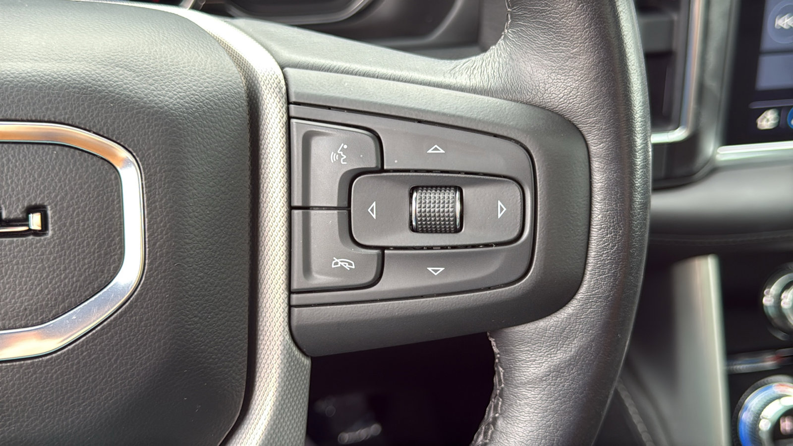 Used 2021 GMC Yukon Denali w/ Denali Premium Package image 17