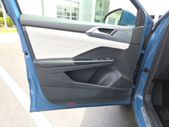 Used 2025 Volkswagen Taos SEL w/ Black Wheel Plus Package AWD/4WD image 12